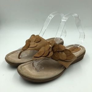 Clarks Artisan tan leather flip flop sandals 7.5M